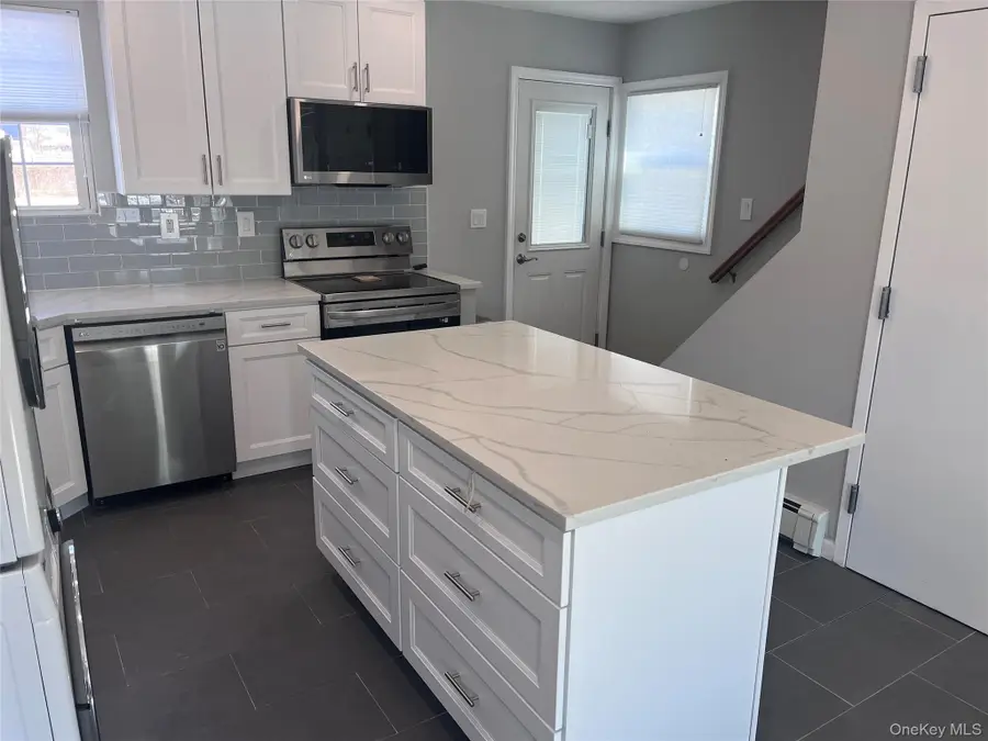 3 Birch Court E, East Farmingdale, NY 11735 - #2