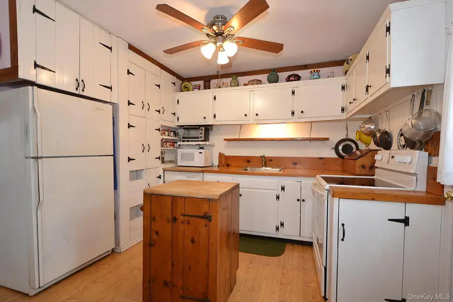 11 Cherokee Street, Massapequa, NY 11758 - #2