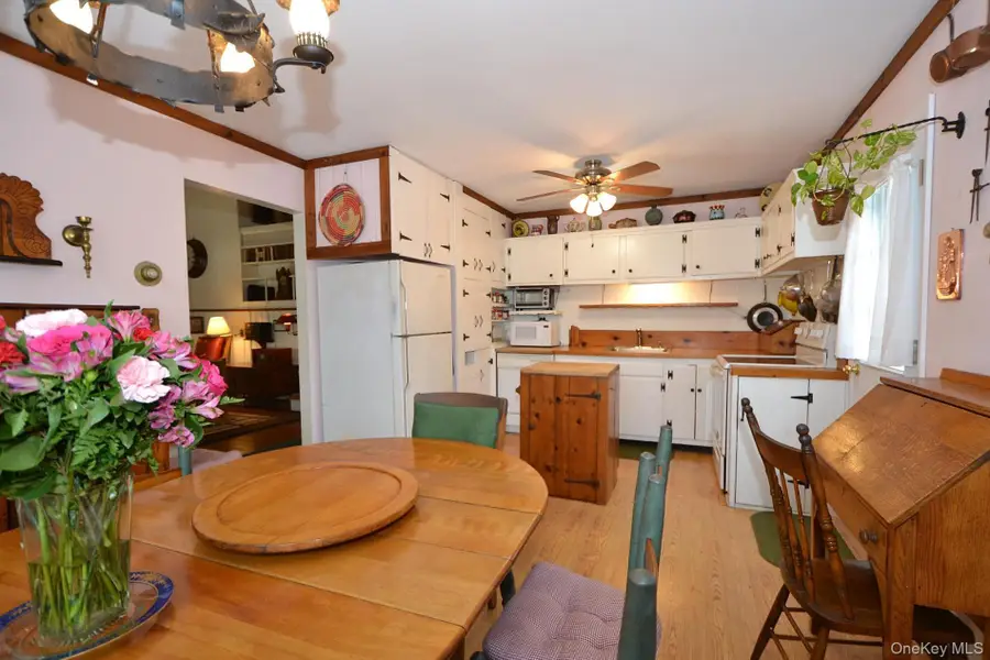 11 Cherokee Street, Massapequa, NY 11758 - #3