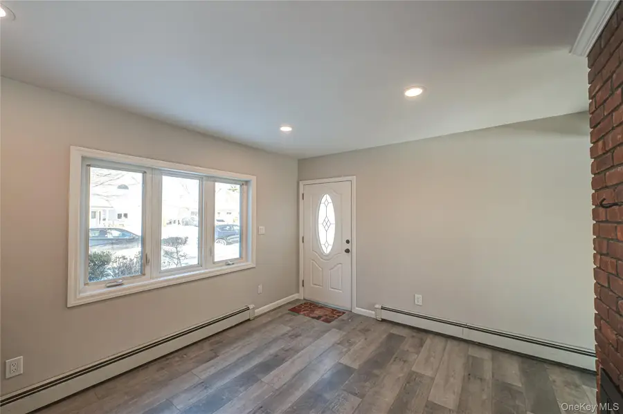 16 Sleepy Lane, Hicksville, NY 11801 - #2