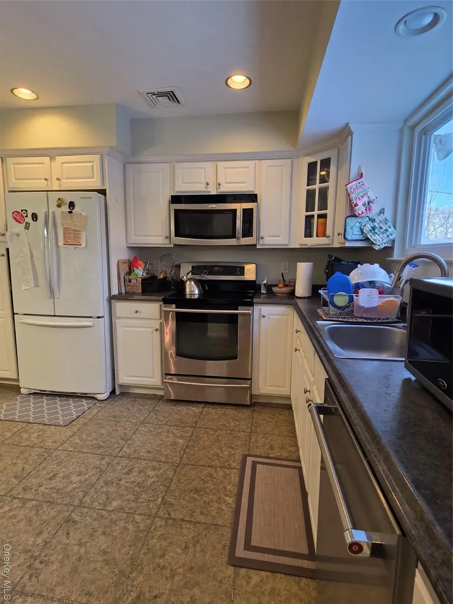 15 Canterbury Drive, Coram, NY 11727 - #2