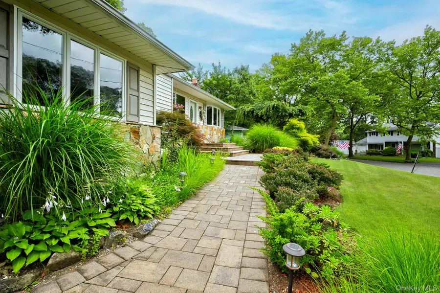 7 Bartel Place, South Huntington, NY 11746 - #3