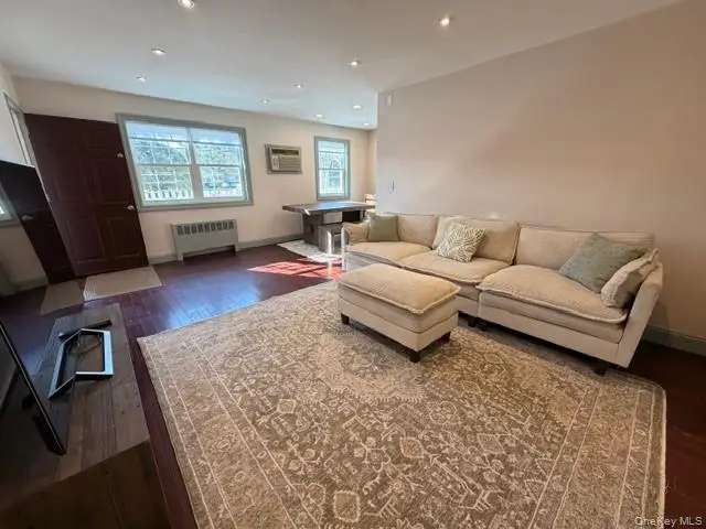 224-39 Kingsbury ave Kingsbury Ave #A, Bayside, NY 11364 - #2