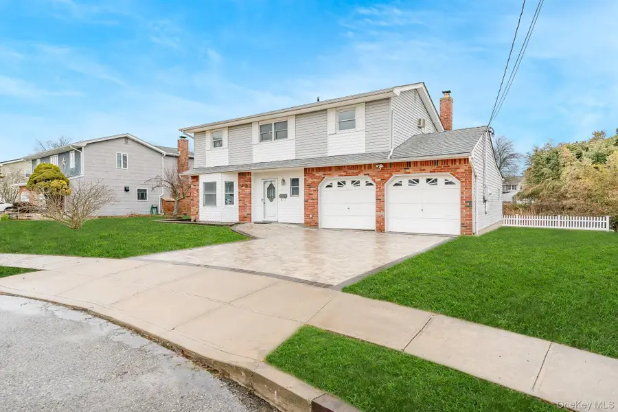 24 Brooktree Circle, Lindenhurst, NY 11757 - #3