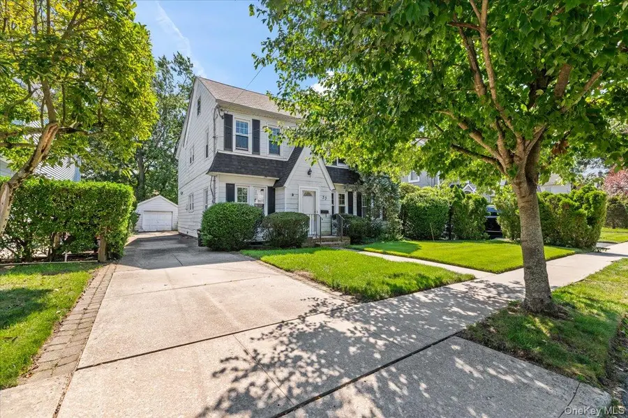 33 Lawrence Avenue, Malverne, NY 11565 - #2
