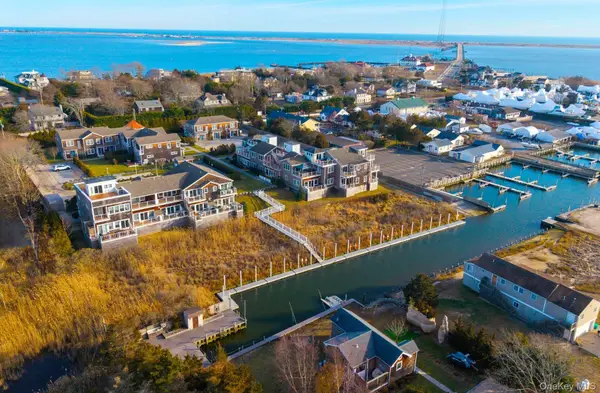 68 Foster Avenue #13, Hampton Bays, NY 11946