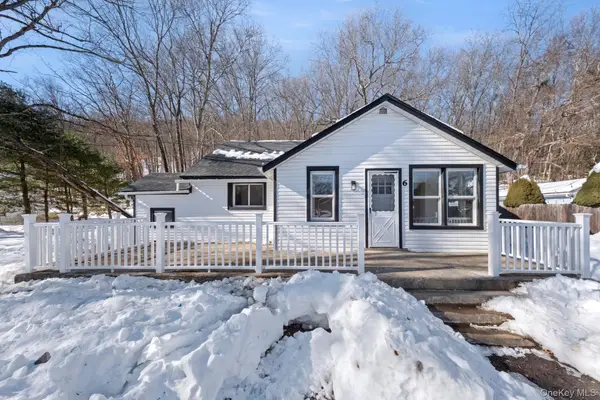 6 Village Drive, Greenwood Lake, NY 10925