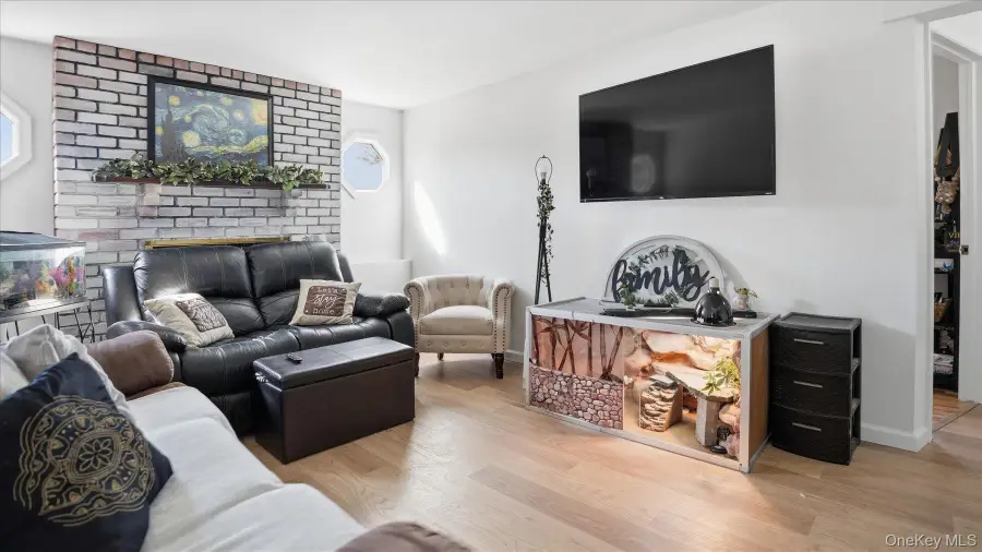 147 Coates Avenue N, Holbrook, NY 11741 - #3