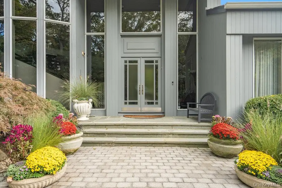 8 Forest Court, Syosset, NY 11791 - #2