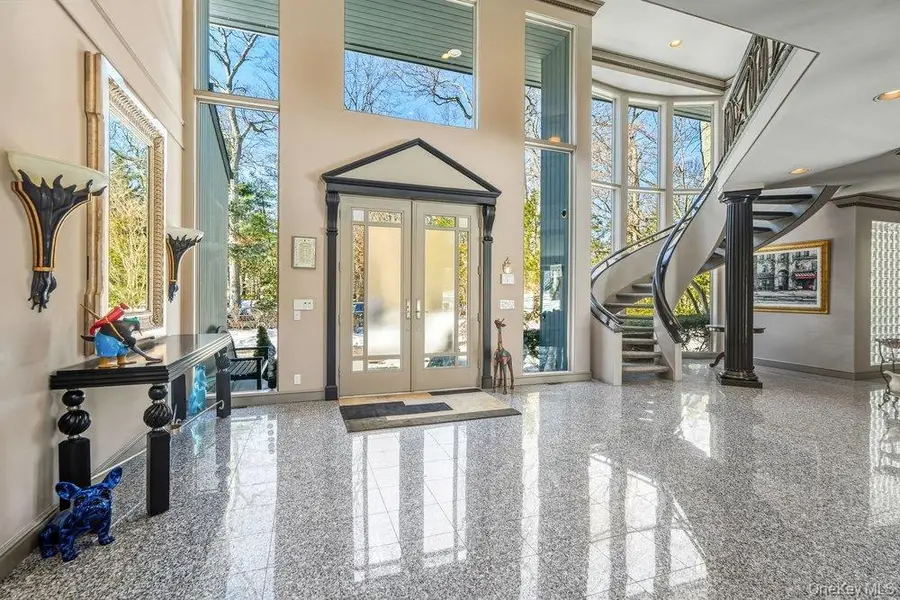 8 Forest Court, Syosset, NY 11791 - #3