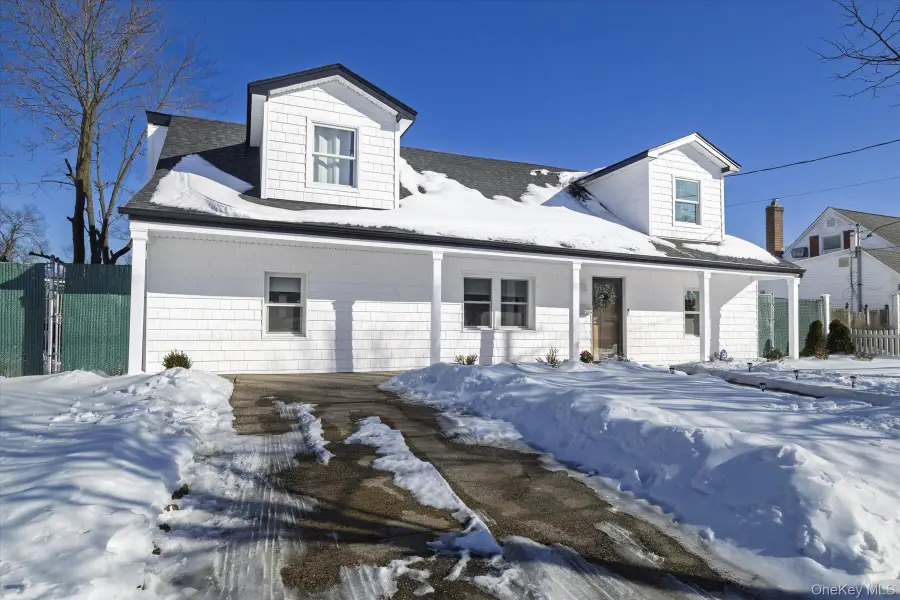 2125 North Drive, Seaford, NY 11783 - #2