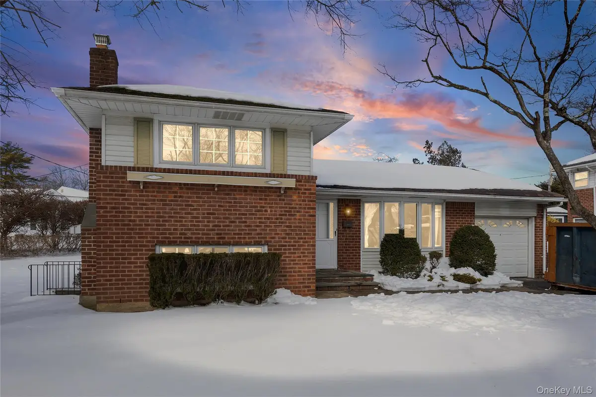 3 Saratoga Street, Commack, NY 11725 - #1