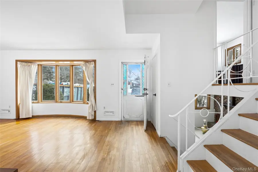 3 Saratoga Street, Commack, NY 11725 - #2