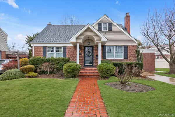 212 Wilton Street, New Hyde Park, NY 11040