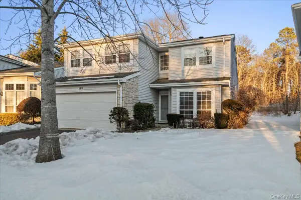 205 Fairfield Drive E, Holbrook, NY 11741