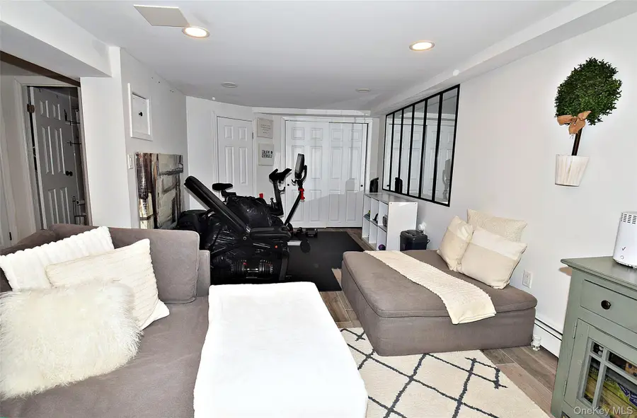 31 Armell Street, Huntington Station, NY 11746 - #3