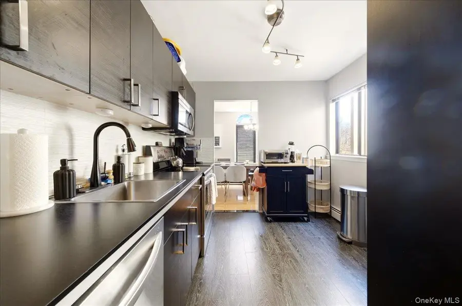 14 Granada Crescent #18, White Plains, NY 10603 - #2