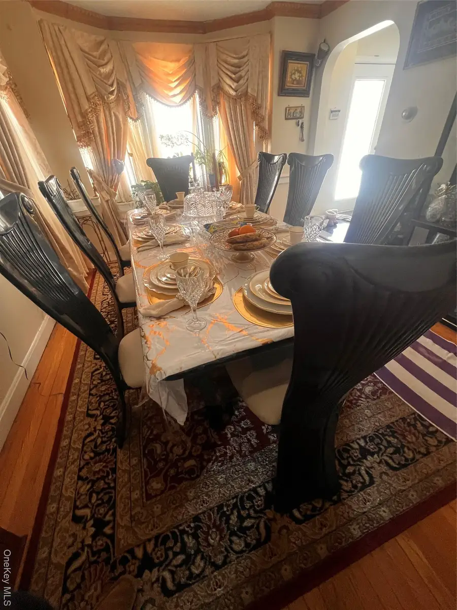 122 Rockaway Parkway, Valley Stream, NY 11580 - #3