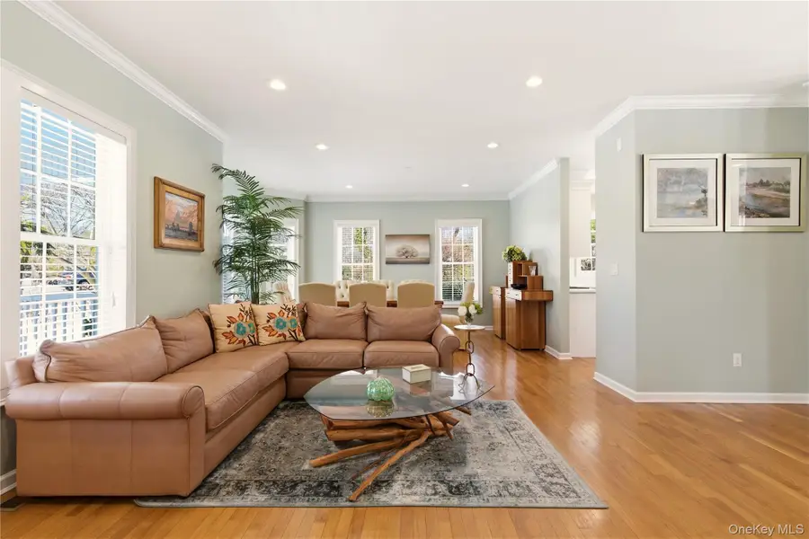 6 Empire Court, Dix Hills, NY 11746 - #3