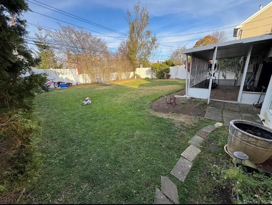 23 Tip Top Lane, Hicksville, NY 11801 - #3