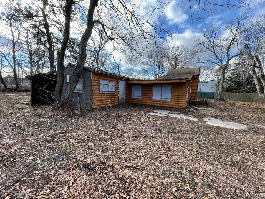 34 Peach Street, Central Islip, NY 11722 - #3