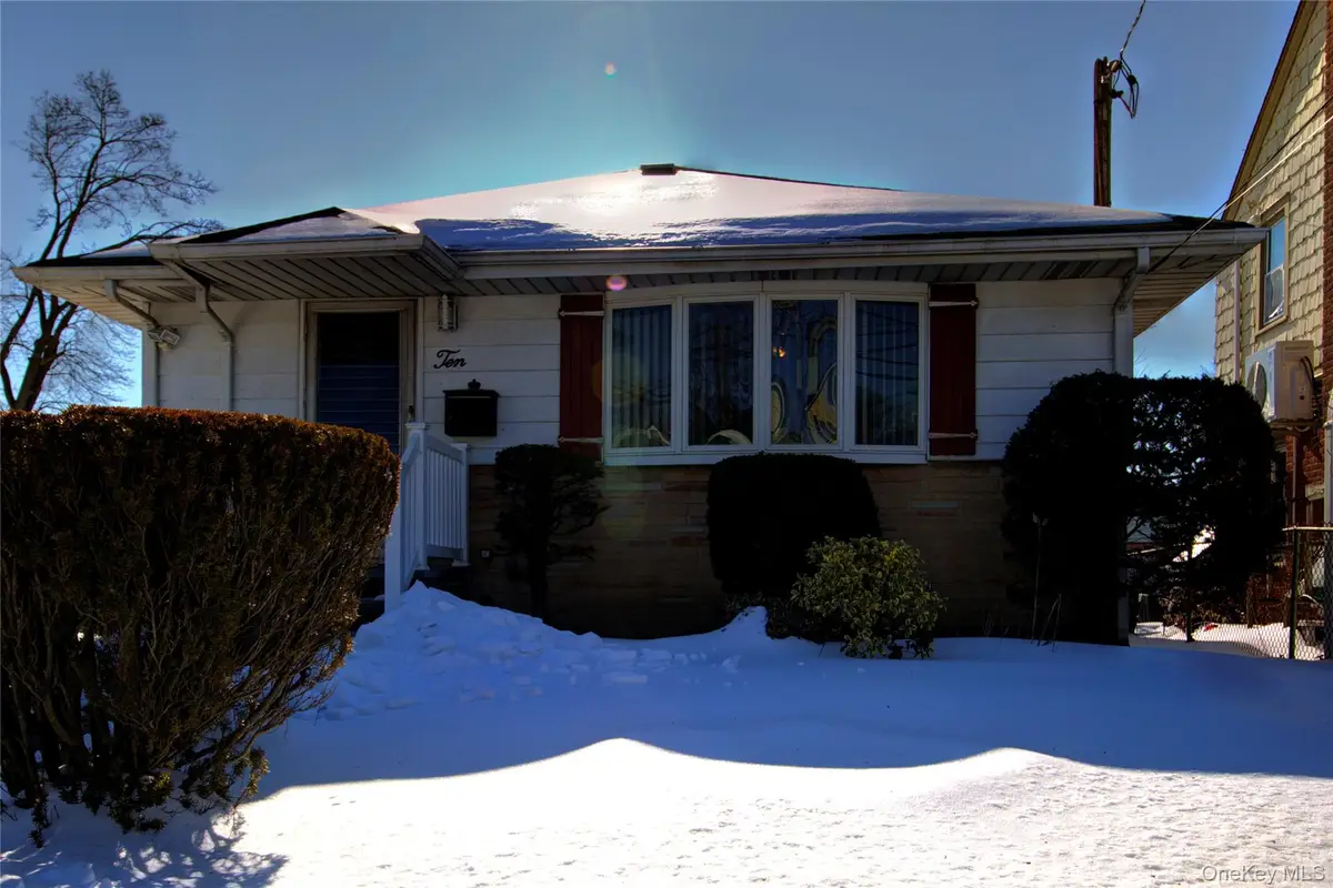 10 Taft Avenue, Hempstead, NY 11550 - #1