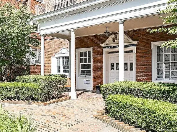 84-49 168th St #2k, Jamaica Estates, NY 11432