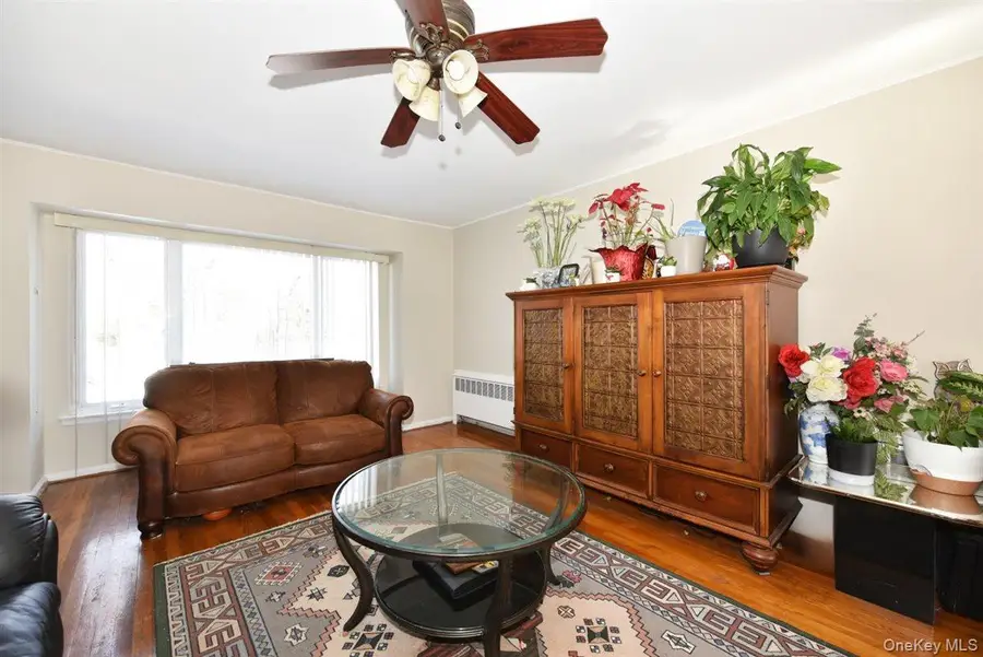 39 Greentree Road, Mineola, NY 11501 - #2