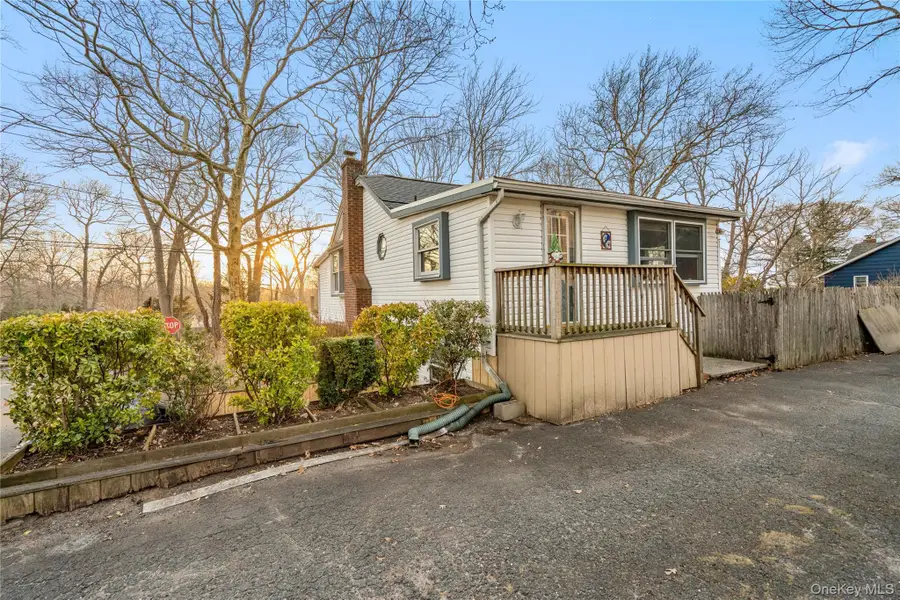 105 Lookout Drive, Sound Beach, NY 11789 - #3