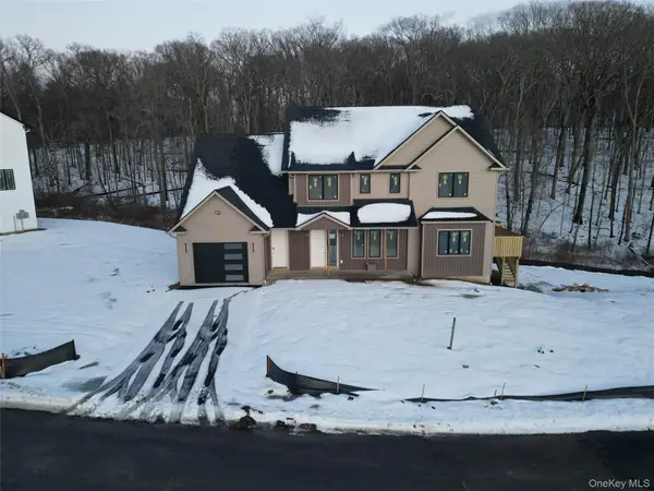 40 Southfield Falls, Monroe, NY 10950