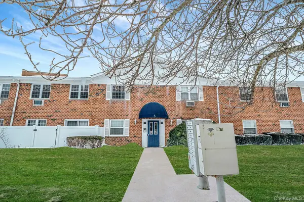 460 Old Town Road #APT 5-M, Port Jefferson Station, NY 11776