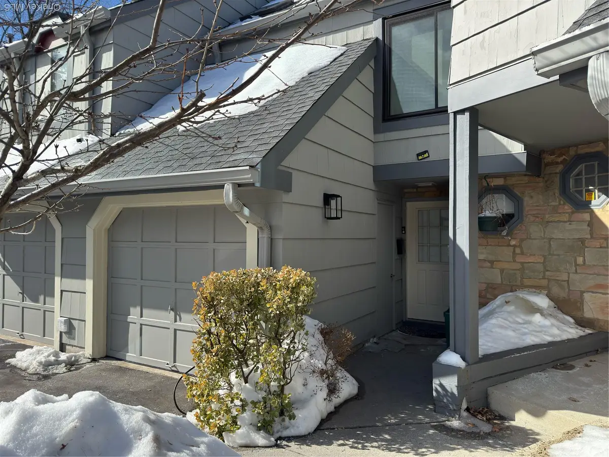 211 Treetop Circle, Nanuet, NY 10954 - #1