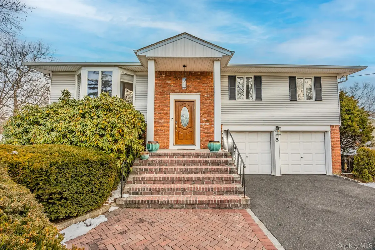 5 Metcale Lane, East Northport, NY 11731 - #1