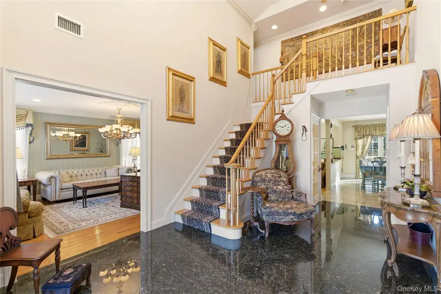 4 Peachtree Lane, Roslyn, NY 11576 - #3