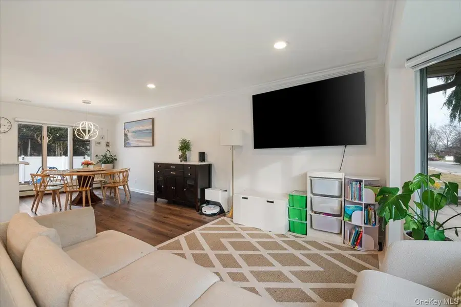 45 Pickwick Drive N, Syosset, NY 11791 - #3