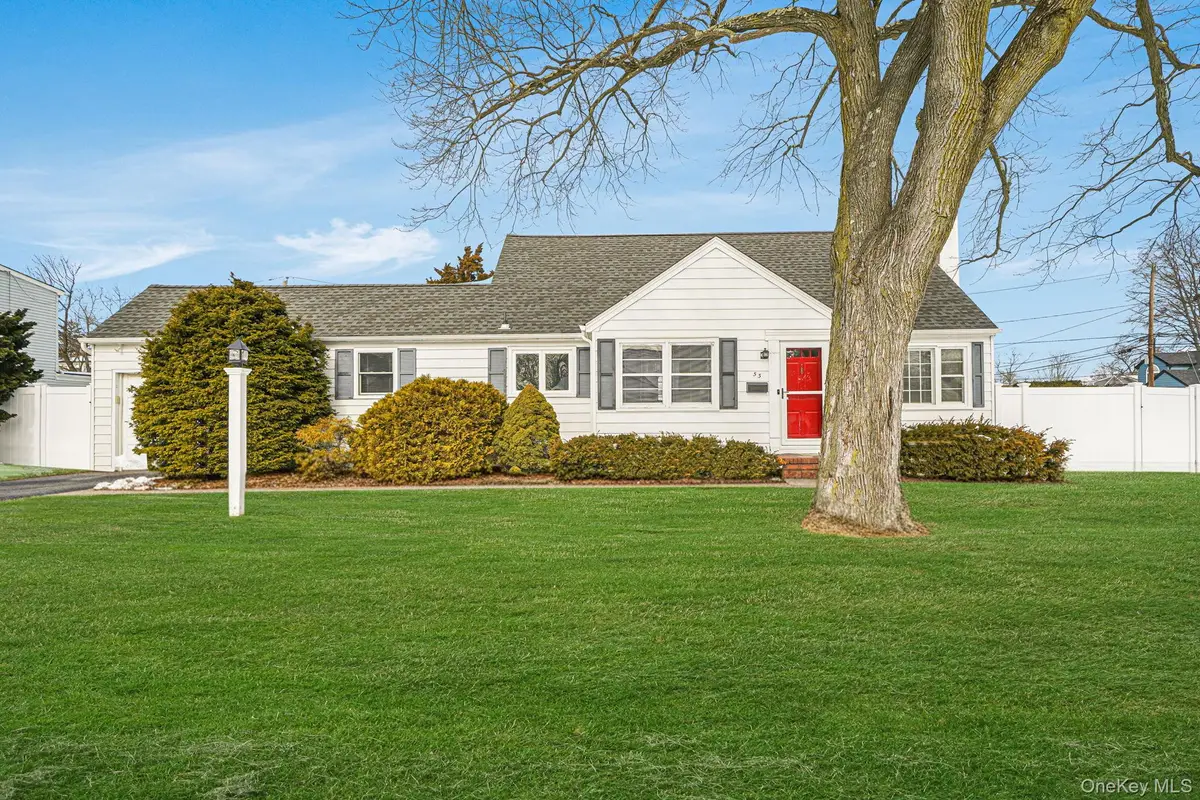 53 Canterbury Lane, North Babylon, NY 11703 - #1