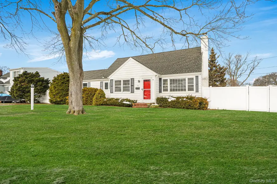 53 Canterbury Lane, North Babylon, NY 11703 - #3