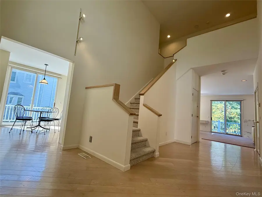 7 Cobblefield Lane, White Plains, NY 10605 - #3