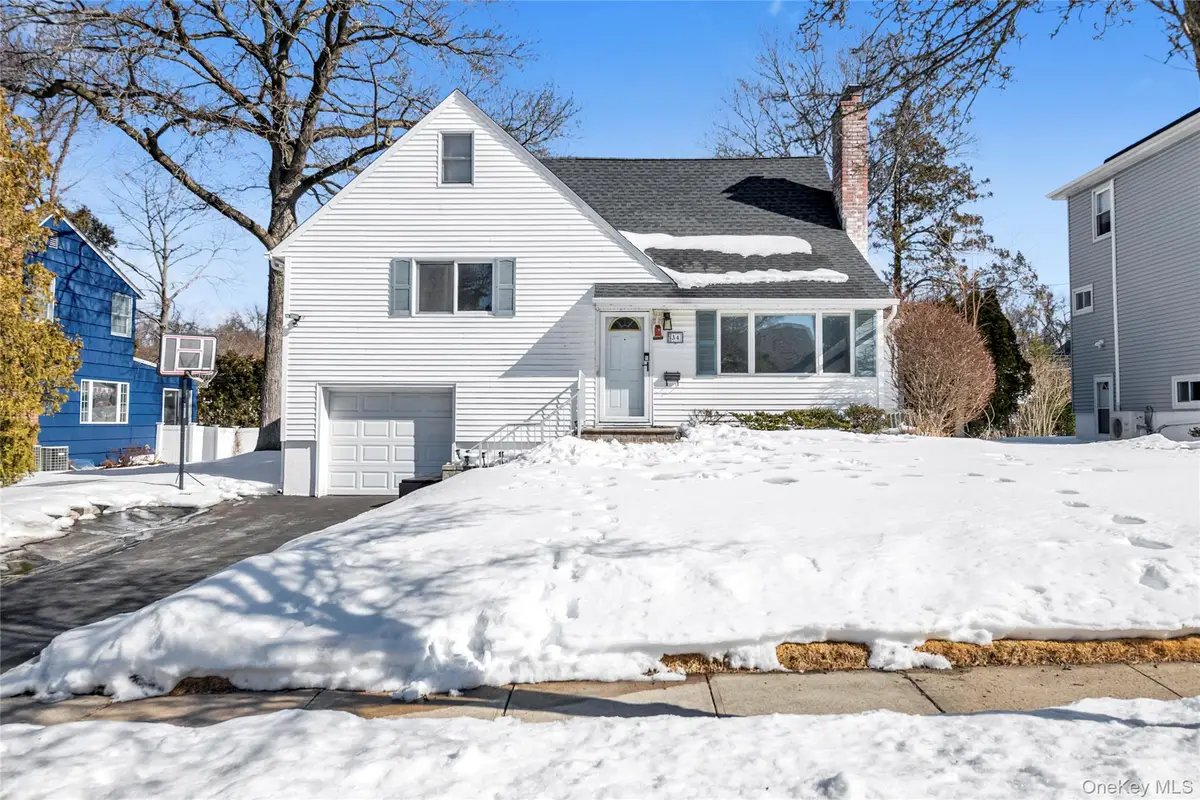 34 Roxbury Road, Port Washington, NY 11050 - #1