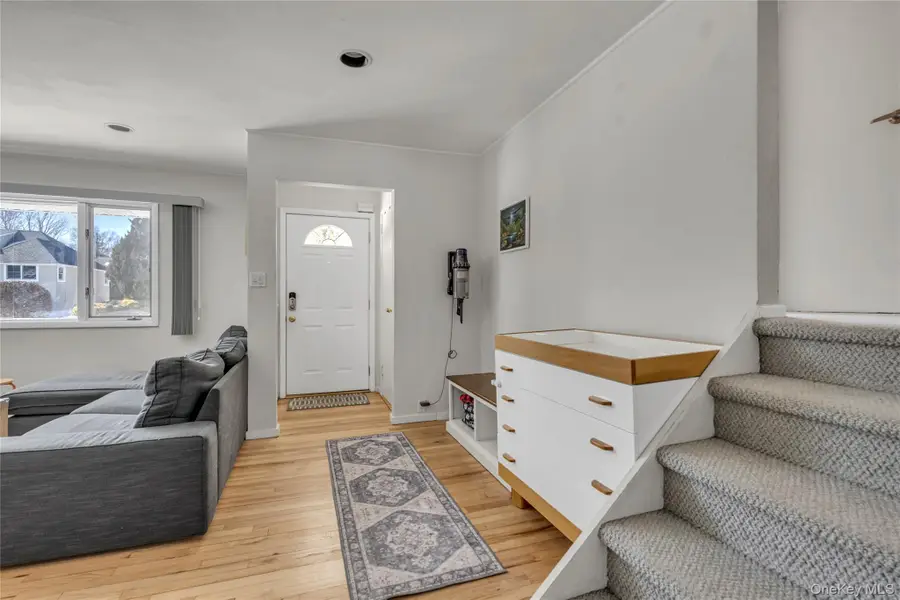 34 Roxbury Road, Port Washington, NY 11050 - #2