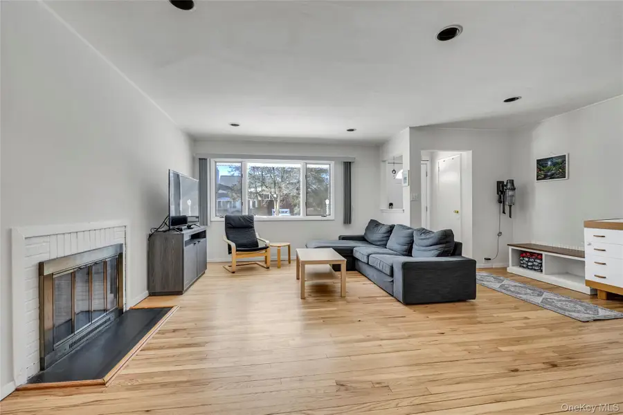 34 Roxbury Road, Port Washington, NY 11050 - #3