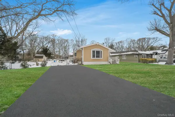 71 Oak Avenue, Shirley, NY 11967