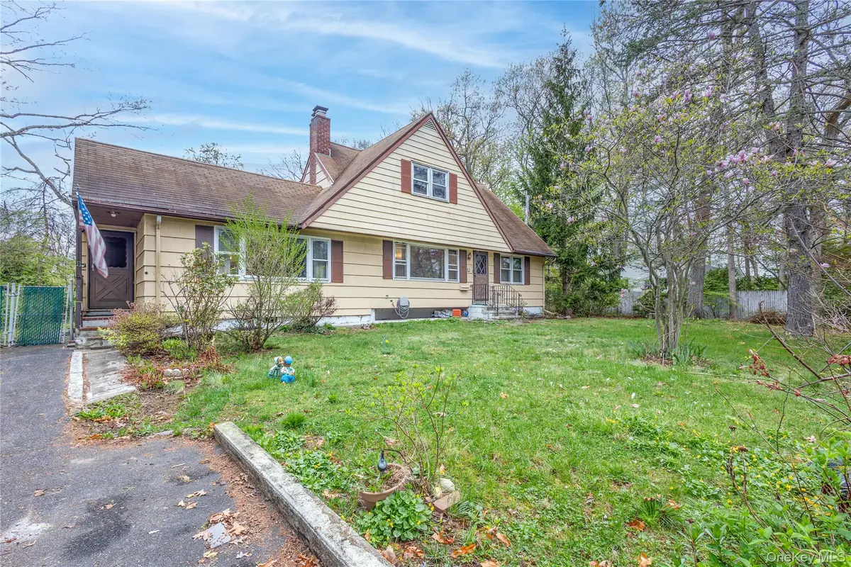 20 Olympia Street, Port Jefferson Station, NY 11776 - #1