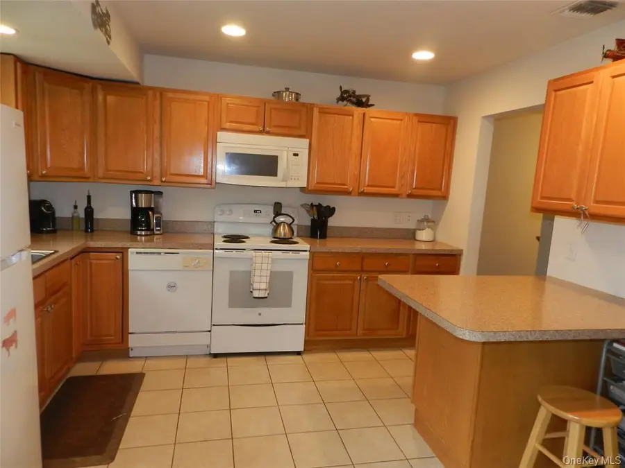 3105 Eagle Avenue, Medford, NY 11763 - #3