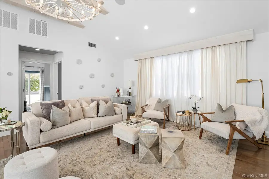 11 Huckleberry Lane E, Hampton Bays, NY 11946 - #3