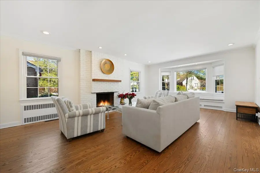 5 Glenwood Lane, Roslyn Heights, NY 11577 - #2