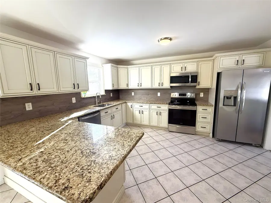 2 New Street, Holtsville, NY 11742 - #2