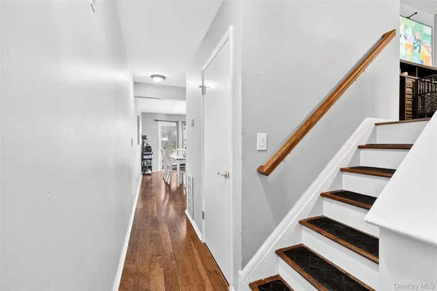 16 Village Green, Bardonia, NY 10954 - #3