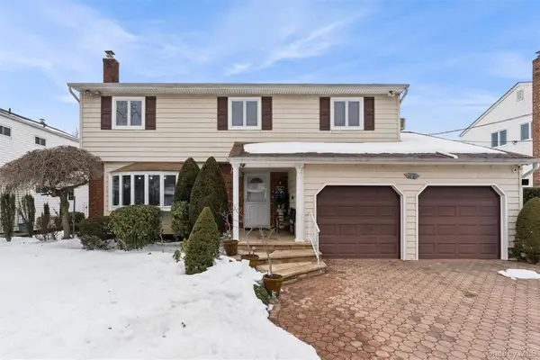 44 Wallace Drive, Plainview, NY 11803