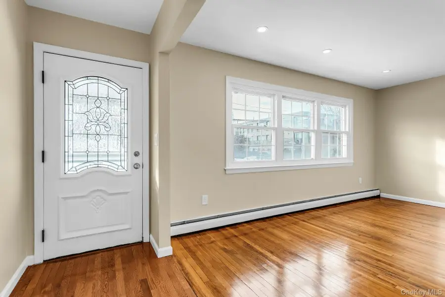 21 Cochran Place, Valley Stream, NY 11581 - #3